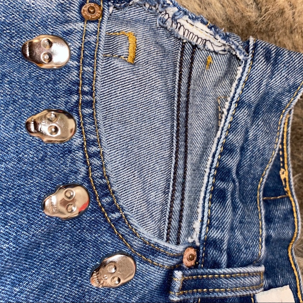 Levi Shorts - image 4